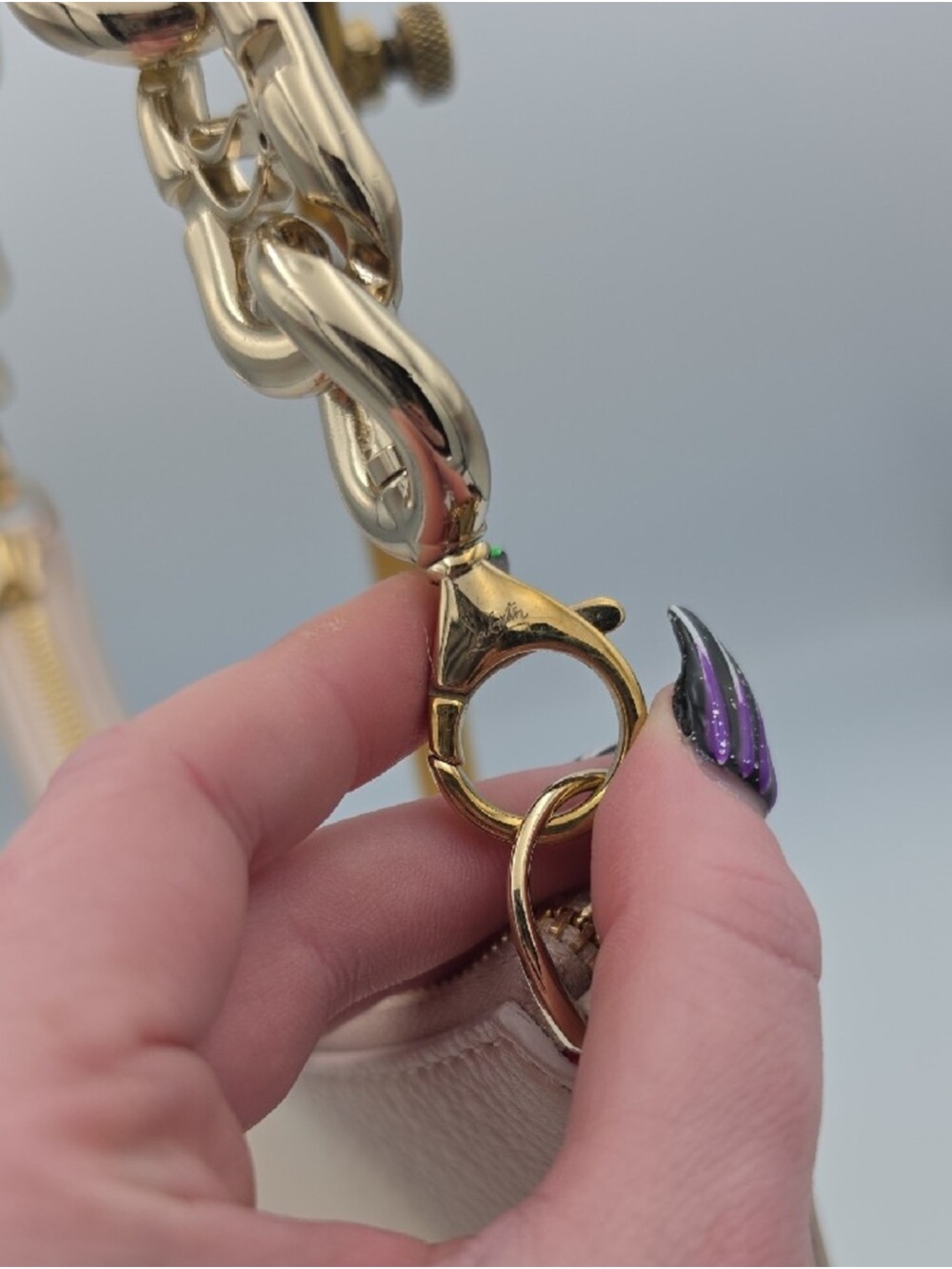 CHRISTIAN LOUBOUTIN LOUBILA HANDBAG. - Picture 7 of 16
